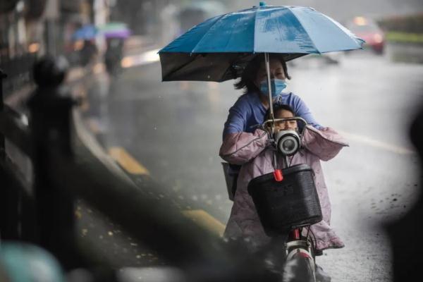 嚟紧嚟紧！大暴雨正在发货中，至于“五一”的天气画风→