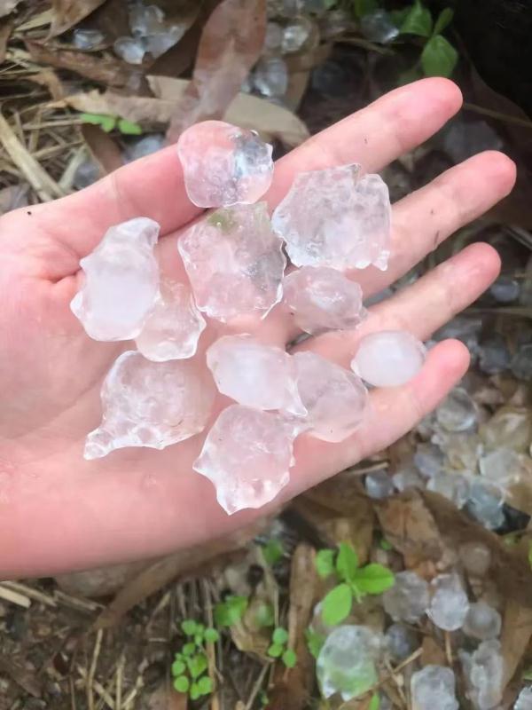 这里竟然下冰雹了！而深圳未来几天的天气是…