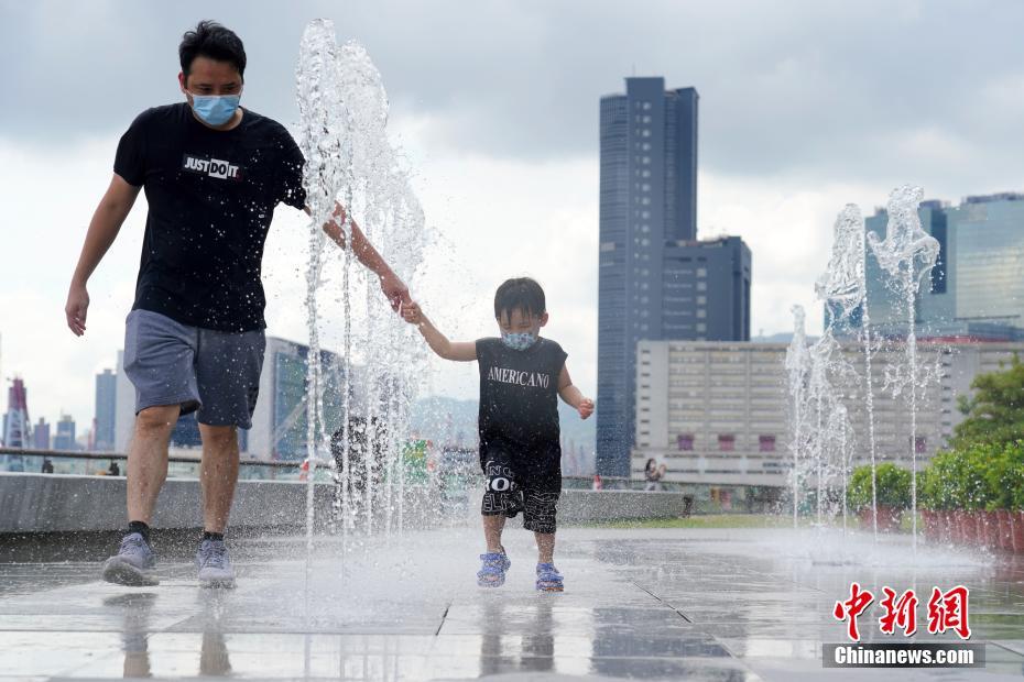 香港天文台发布今年首个酷热天气警告