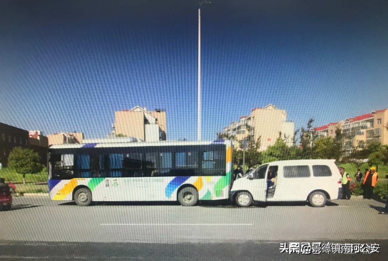 河南息县交警通报2起交通事故,2人死亡,1人追尾1人横穿马路!