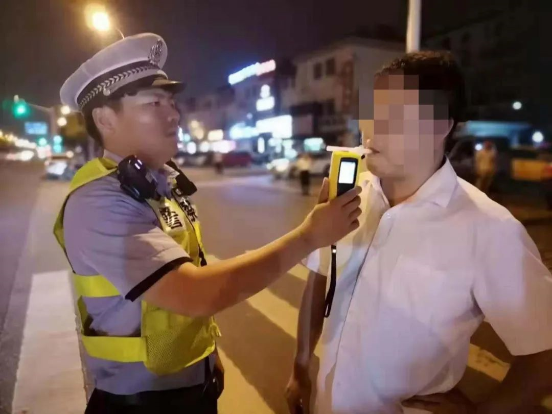 【交通】开车玩手机、酒驾……沪交警公布5起交通违法案例