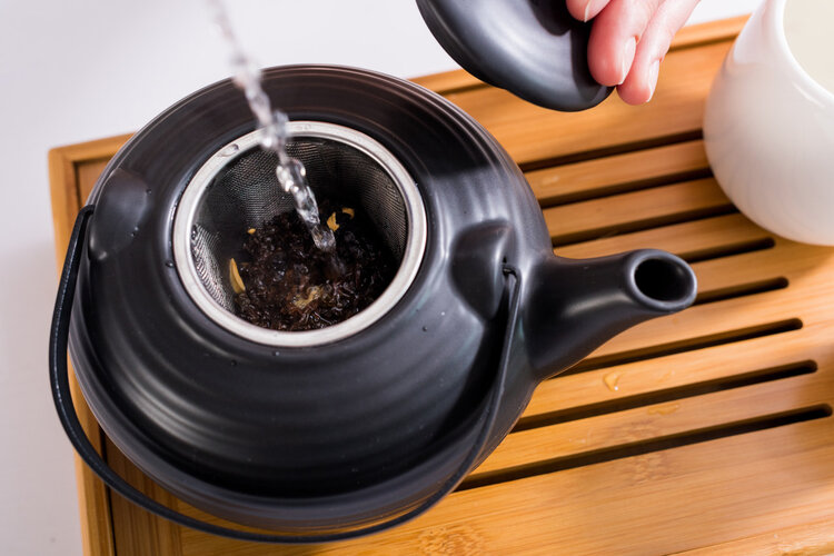 “隔夜茶”毒如蛇，喝了会中毒？央视的试验告诉你真相