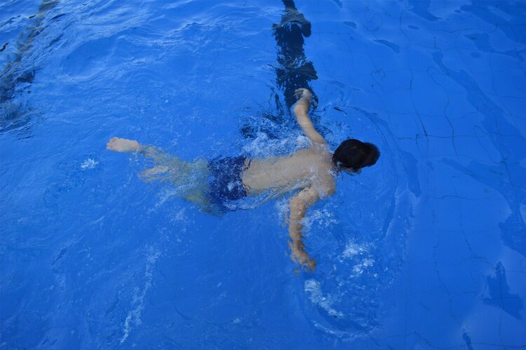 坚持洗冷水澡的男人，最后都怎样了？调查发现：4大好处会显现