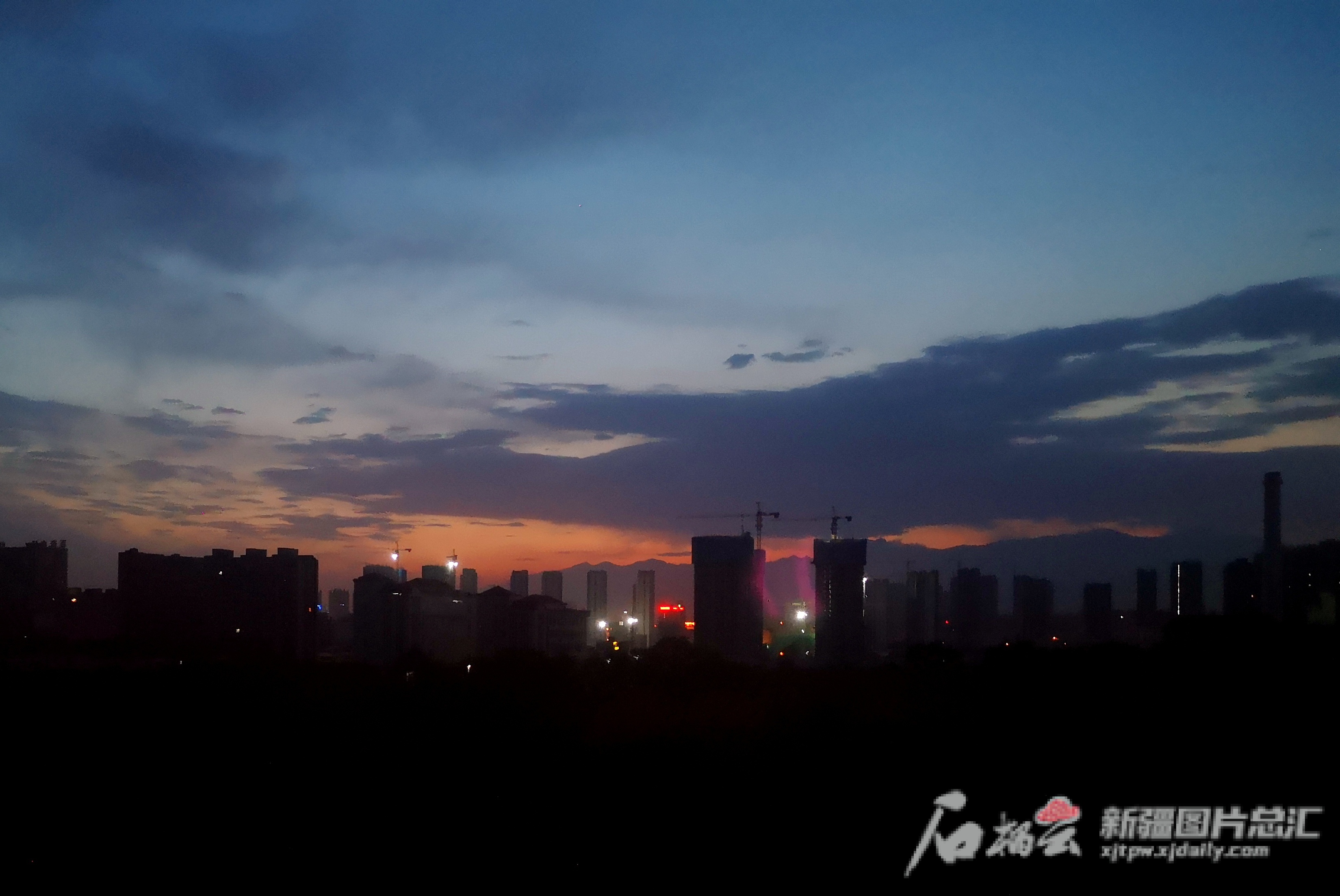 秋高气爽!今天白天全疆大部地区天气晴好