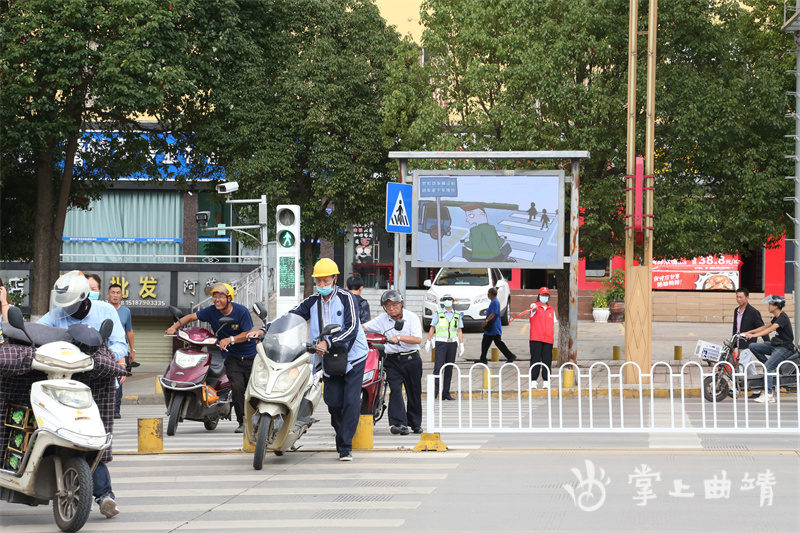 曲靖:城市交通提升专项行动 优化道路交通秩序