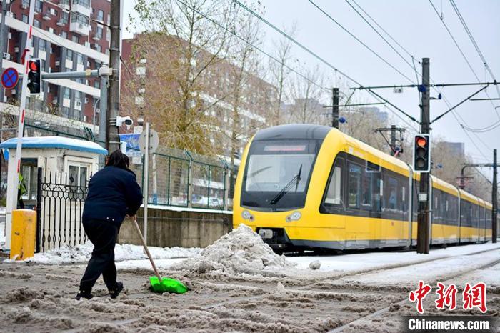 暴雪冻雨强风 极端天气致吉林陆空交通大停运