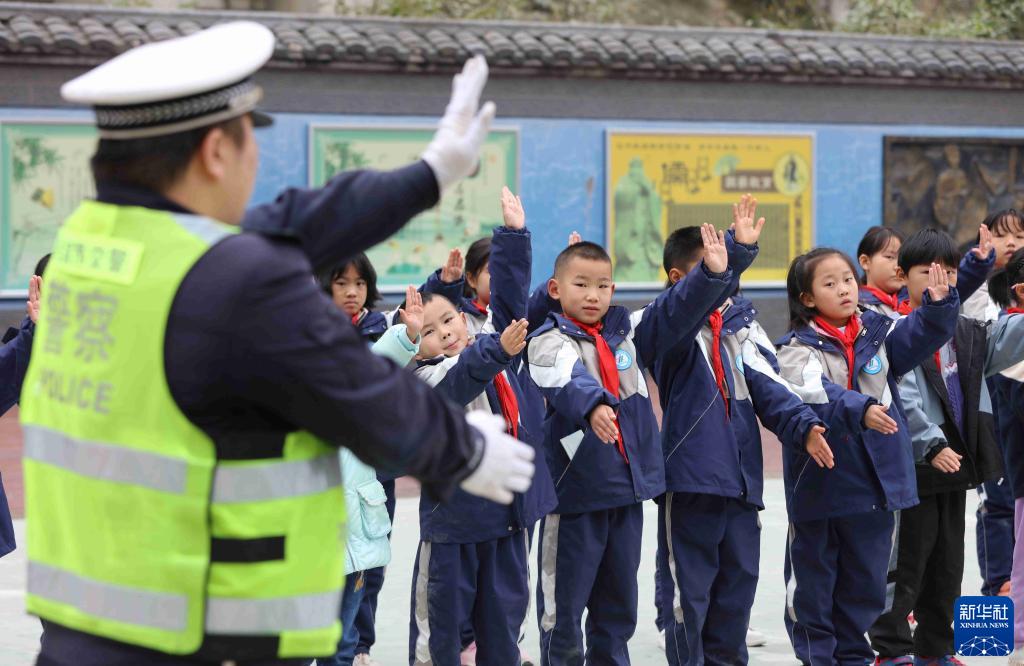 湖南张家界:交通安全宣传进校园