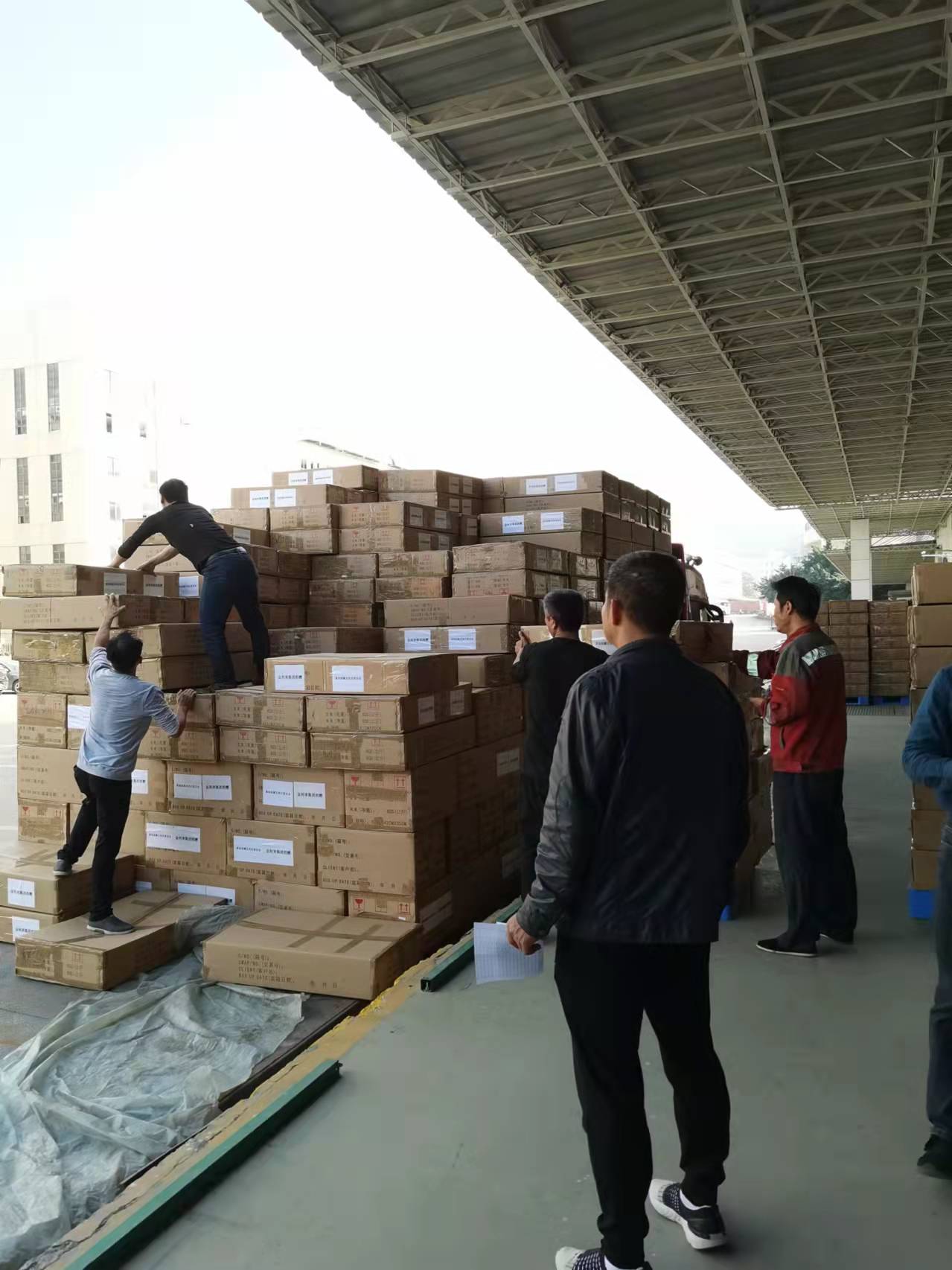 冷！西藏出现极端天气 暖！广州2万余件防寒衣物送达