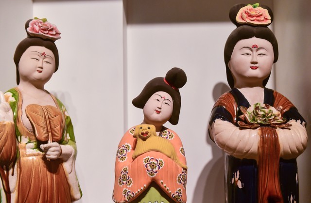 张毅鹏制作的唐三彩作品。黄政伟摄