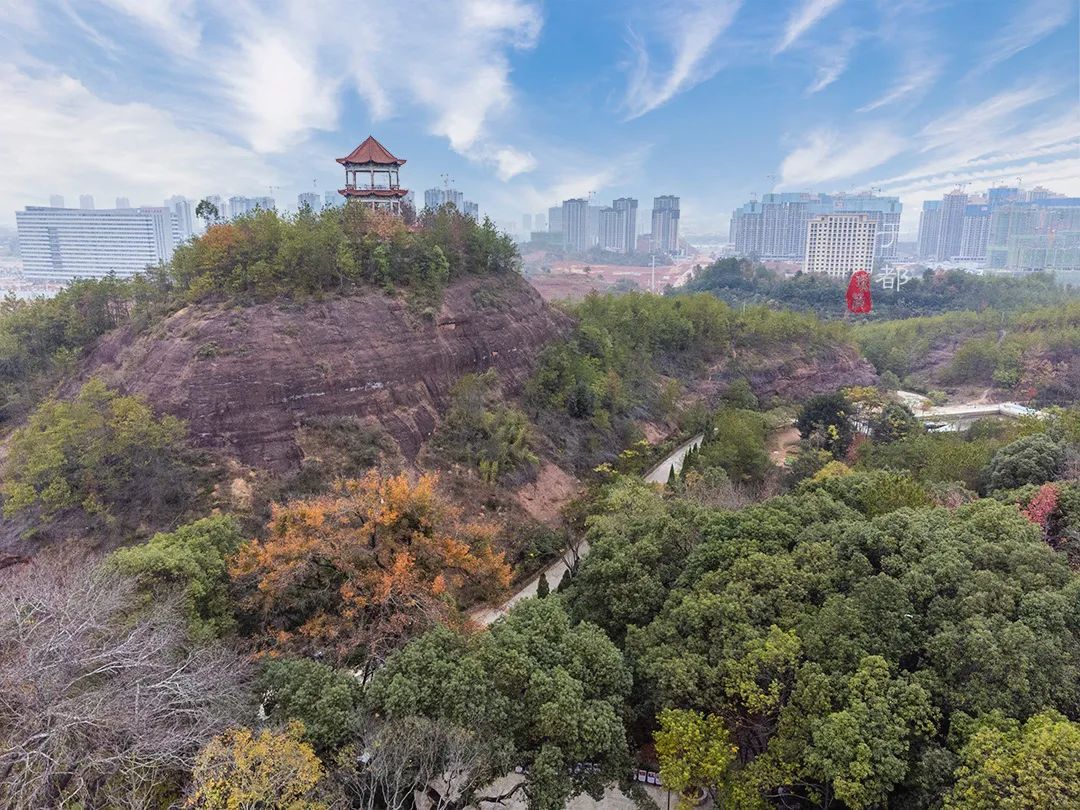 丹霞山石中,竟藏着一个粉色的千年古刹,《爱莲说》就在此写成