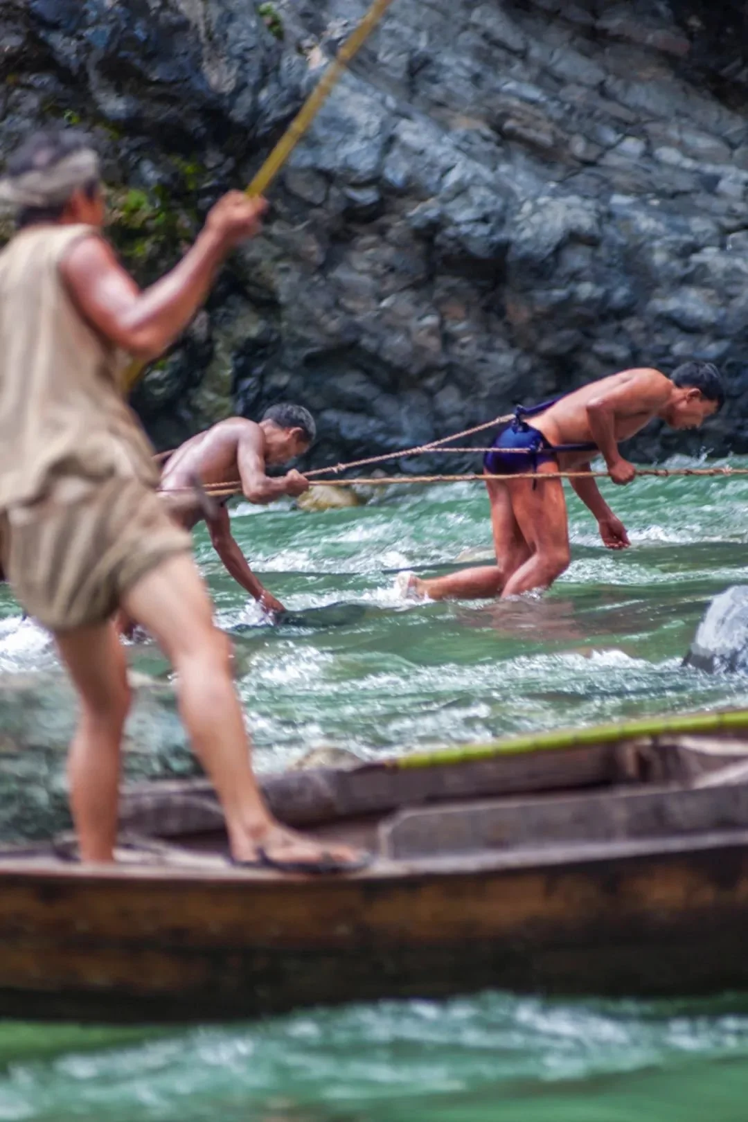 巴东神农溪上的纤夫。摄影/文林