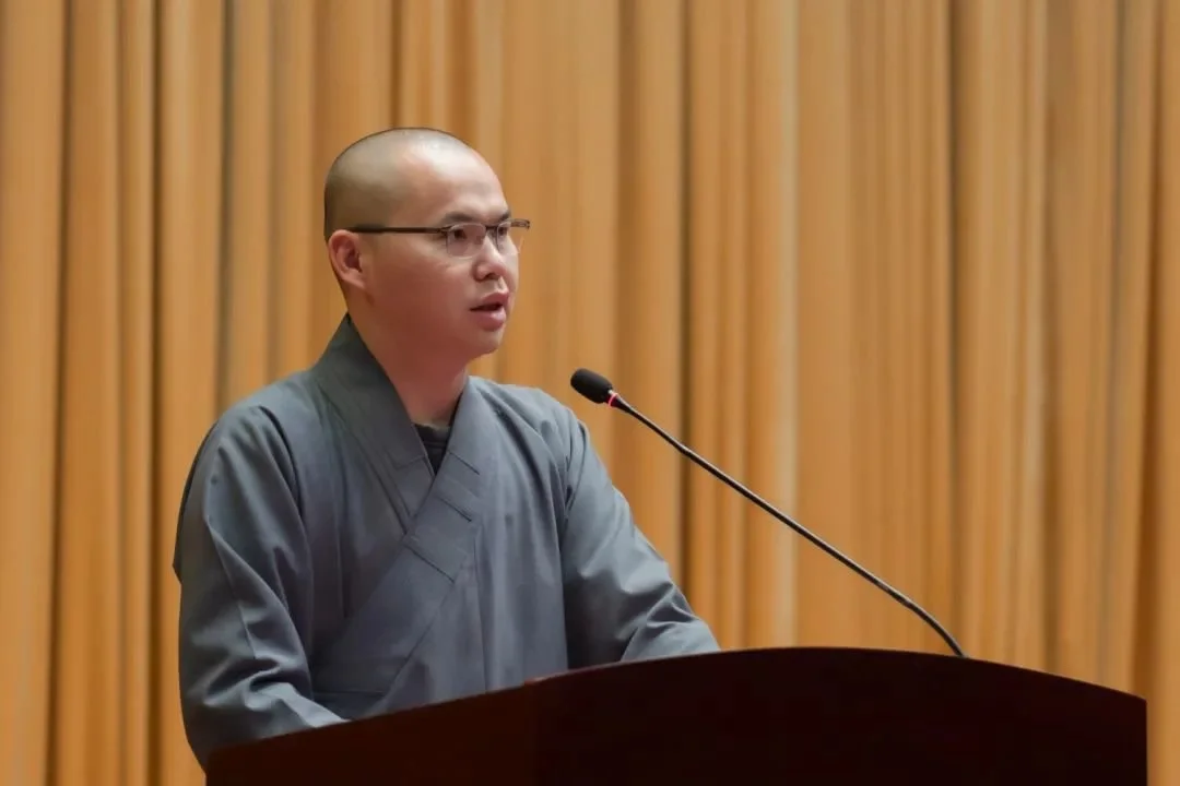 持定法师主持