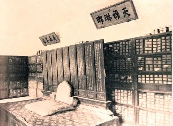 天禄琳琅。（《故宫国宝100件》内页插图）