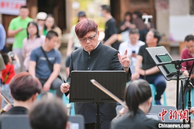 福建华安土楼奏响中外经典管弦乐曲